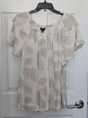 Slim Factor Investment Cream Leaf-Print Ruffle Sleeve Blouse